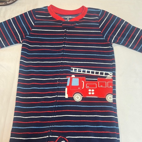 Carter's - NWT - Red and Blue fleece Baby Onesie/sleeper - Picture 1 of 5